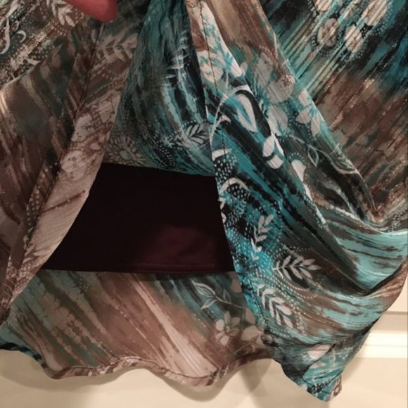 Blouse size LG fit like MED - Picture 4 of 6